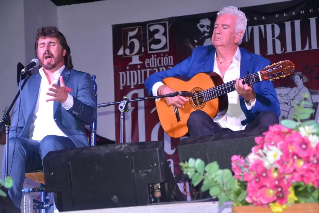 Fotografía en primera plana de Gregorio Moya con Paco Cortés en la 53 Pipirrana Flamenca