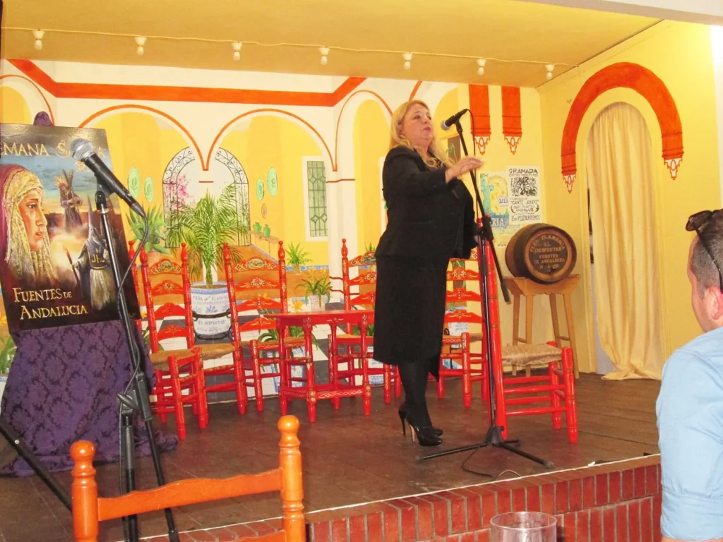 Mari Ángeles Cruzado en el Certamen de Saetas de la Peña Flamenca El Despertar