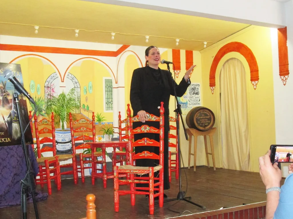 Rocio la Serrano en el Certamen de Saetas de la Peña Flamenca El Despertar