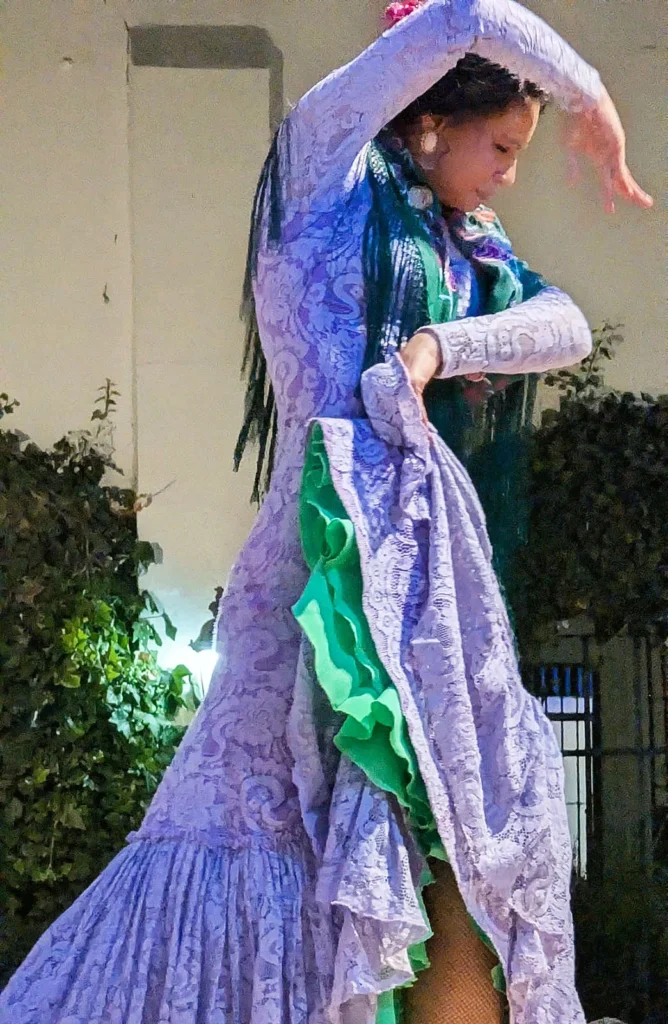 Macarena Cocinero en pleno baile en la Actuación