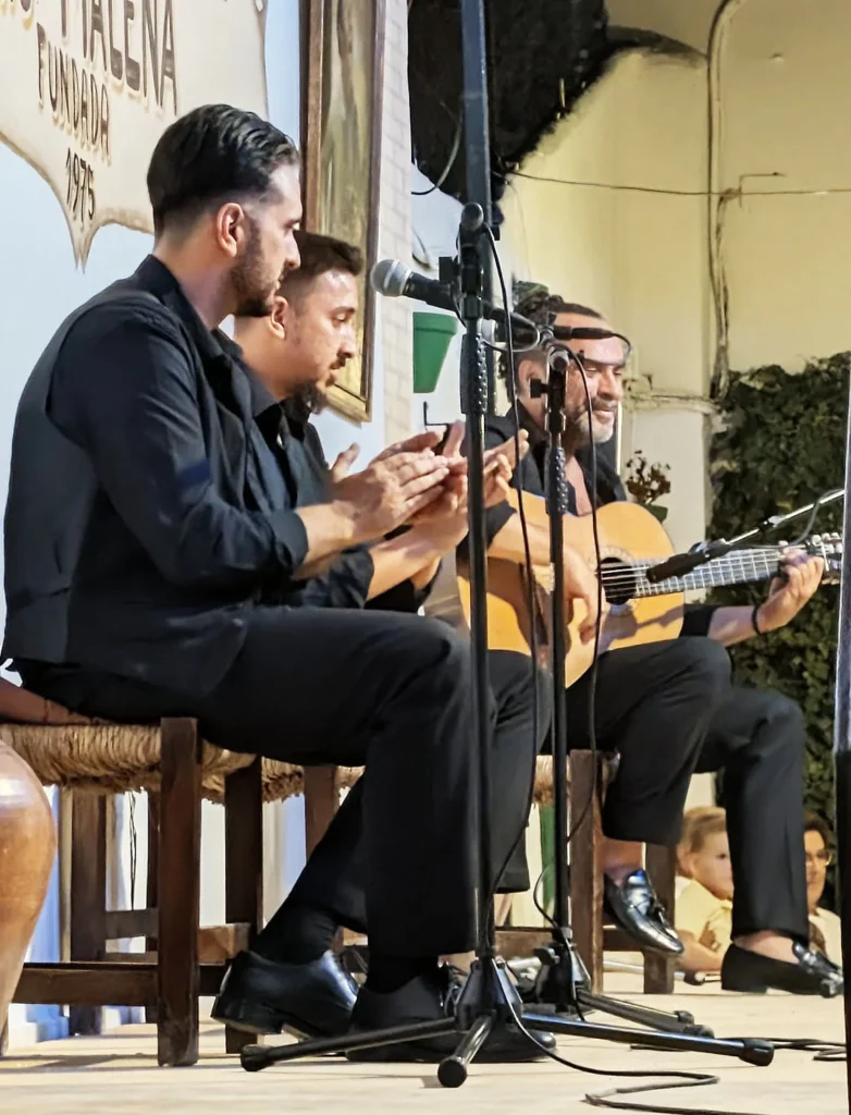 Armando Mateos, Antonio Amador, Cristian Cabello en plena Actuación