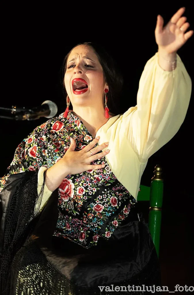Marta Aguilar Cantaora Flamenco en plena Actuación