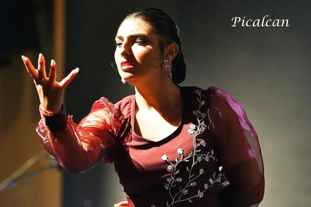 Marina Heredia "La Negra" Expresiva ante el público