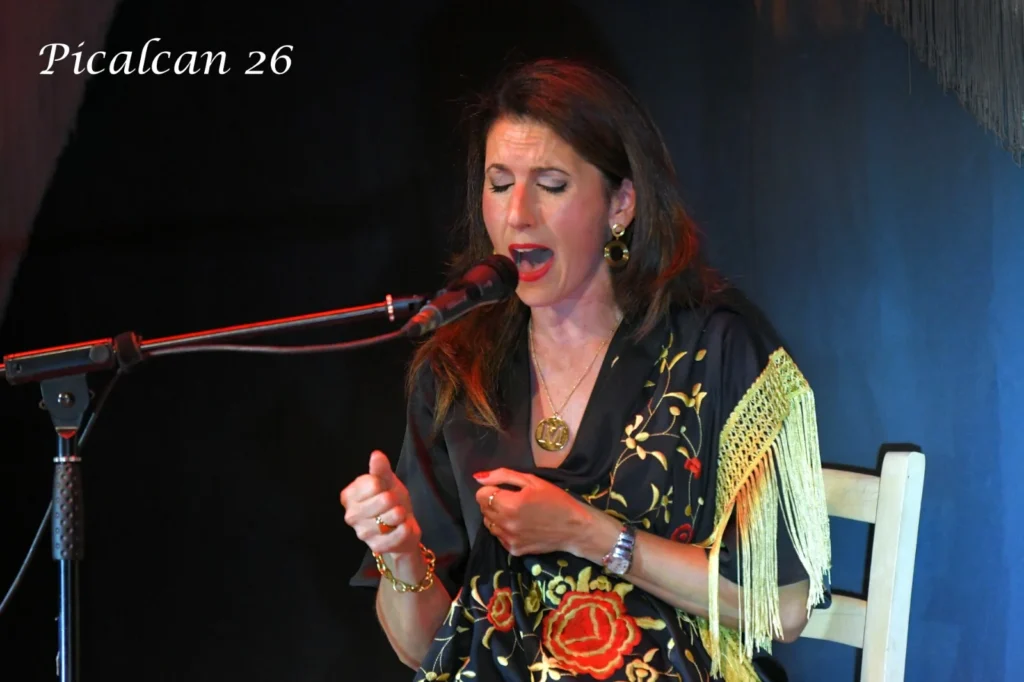 Cantaora del Nocturno Flamenco de Mina Aurora
