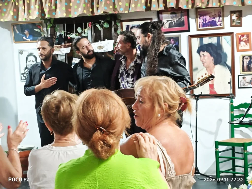 Manuel Bellido, Armando Mateos y Niño Seve en la Peña Flamenca Teresa León