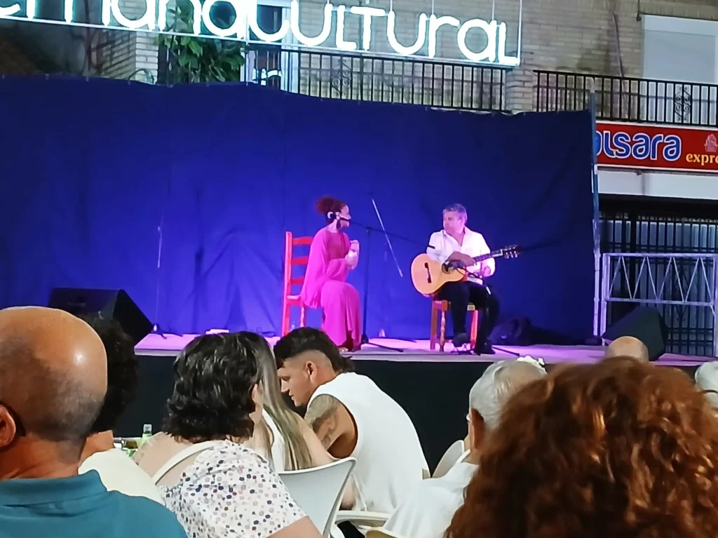 Fotografía de Paqui Redondo junto a Luis Calderito en la Noche Flamenca de la Peña El Peñoso