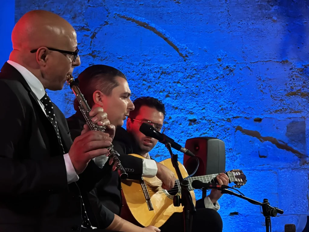 Fotografía del cante en la Peña Flamenca El Despertar