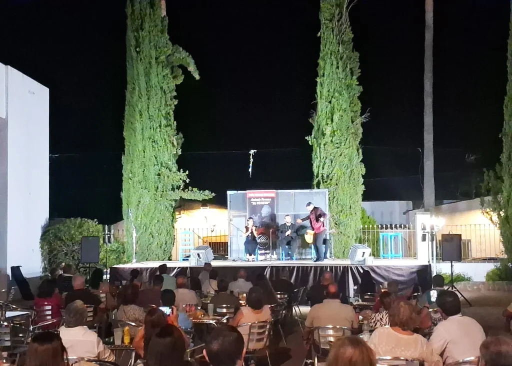 Ángel Reyes y su Cuadro en la Noche Flamenca en El Veneno Algallarín