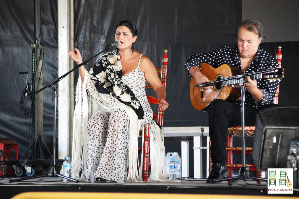 Lucia Leiva junto a Javi Navarro en el Recital Flamenco de la Pre Feria en La Carlota