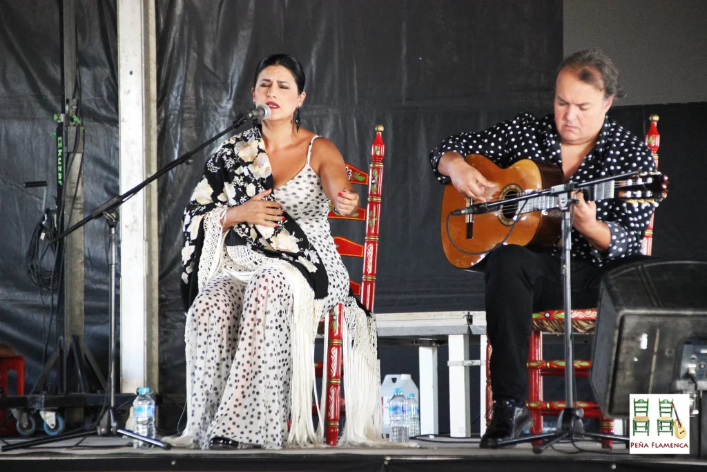 Lucia Leiva junto a Javi Navarro en el Recital Flamenco de la Pre Feria en La Carlota