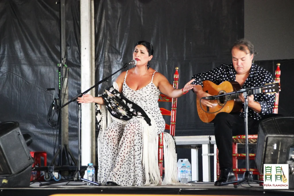 Lucia Leiva junto a Javi Navarro en el Recital Flamenco de la Pre Feria en La Carlota