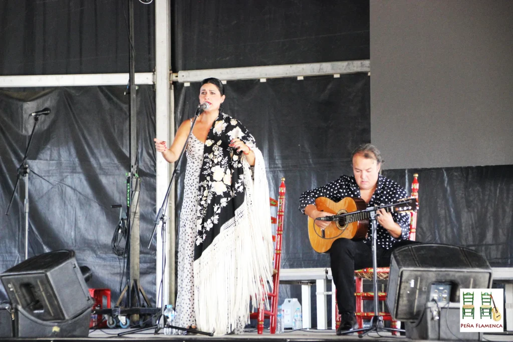 Lucia Leiva junto a Javi Navarro en el Recital Flamenco de la Pre Feria en La Carlota