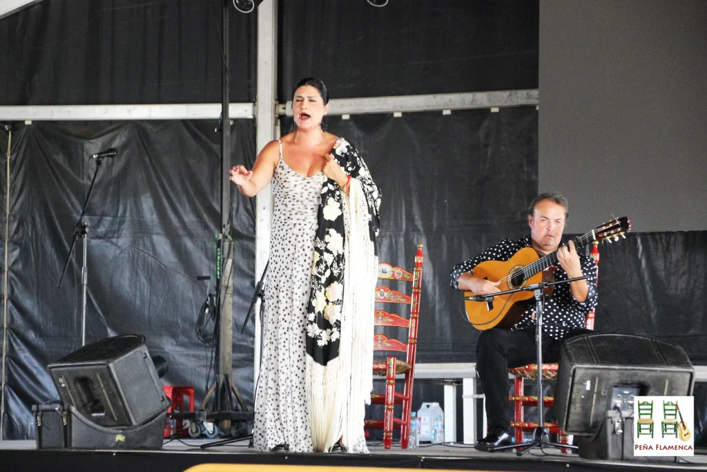 Lucia Leiva junto a Javi Navarro en el Recital Flamenco de la Pre Feria en La Carlota