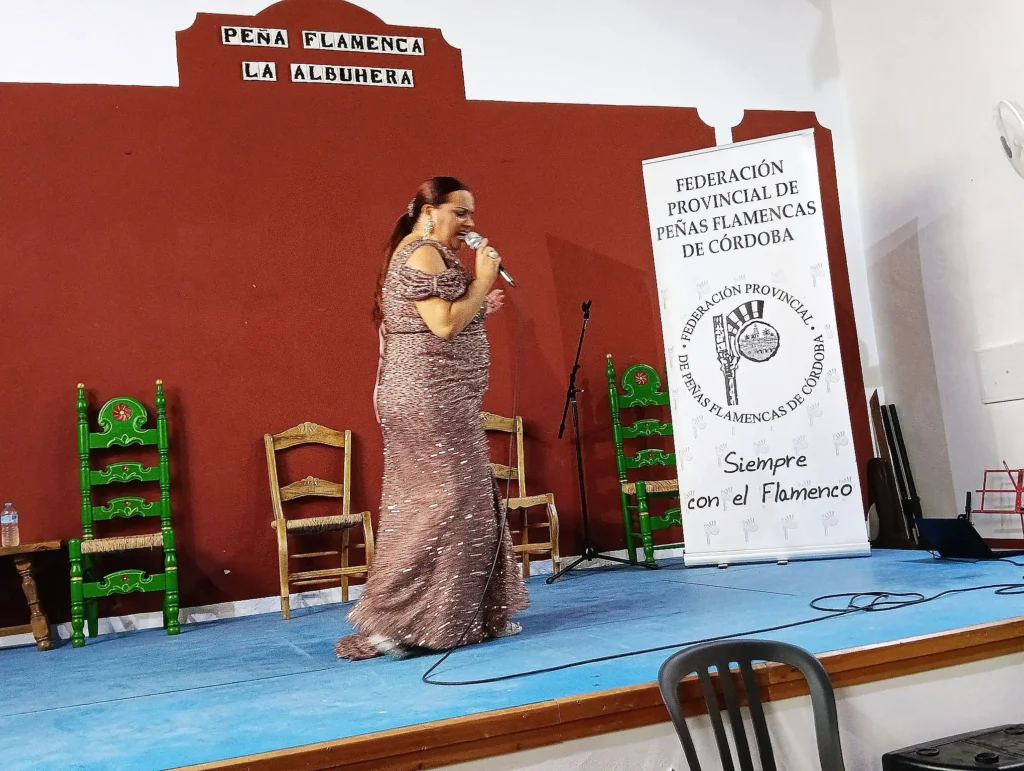 Fotografía de Maite Adrián en el 3º Festival Provincial de Copla en las Peñas Flamencas en la Peña Cultural Flamenca La Albuhera