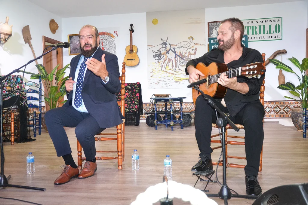 Fotografía en pleno evento del XXXIV Itinerario Flamenco en la Peña Flamenca El Trillo