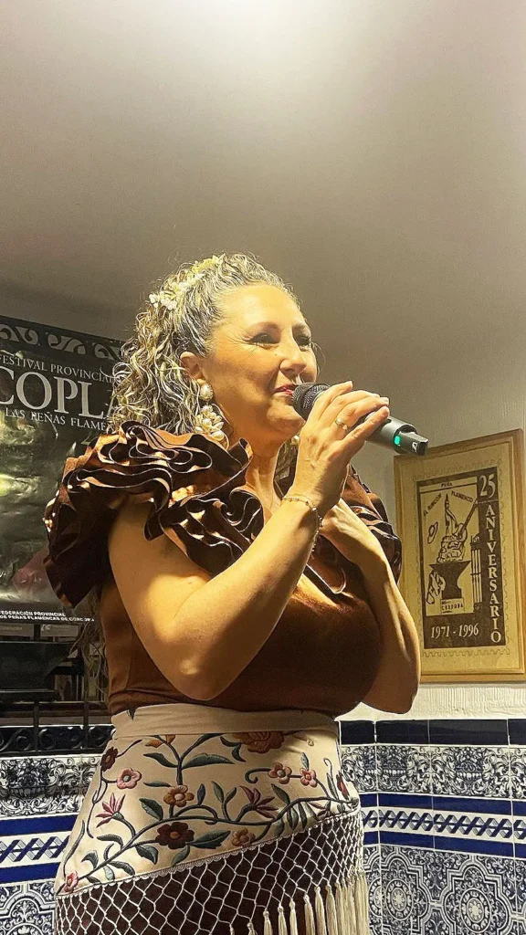 Fotografía de Mari Carmen Abad en el 3º Festival Provincial de Copla en las Peñas Flamencas en la Peña Cultural Flamenca El Rincón del Flamenco