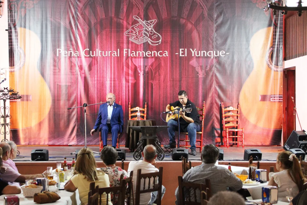 Fotografía de Rafael Ordoñez en el Recital Flamenco de la Peña Cultural Flamenca El Yunque