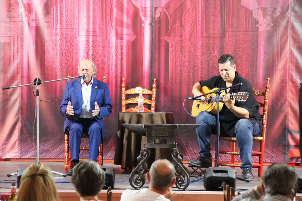 Fotografía de Rafael Ordoñez en el Recital Flamenco de la Peña Cultural Flamenca El Yunque