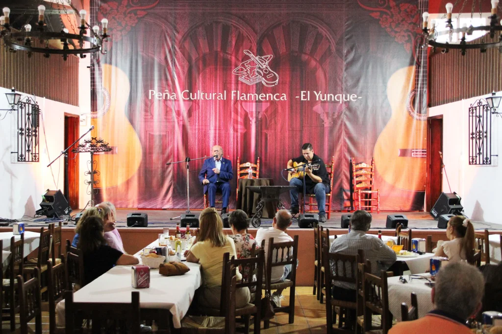 Fotografía de Rafael Ordoñez en el Recital Flamenco de la Peña Cultural Flamenca El Yunque